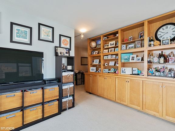3rd image of 2970 N Lake Shore Dr APT 16E