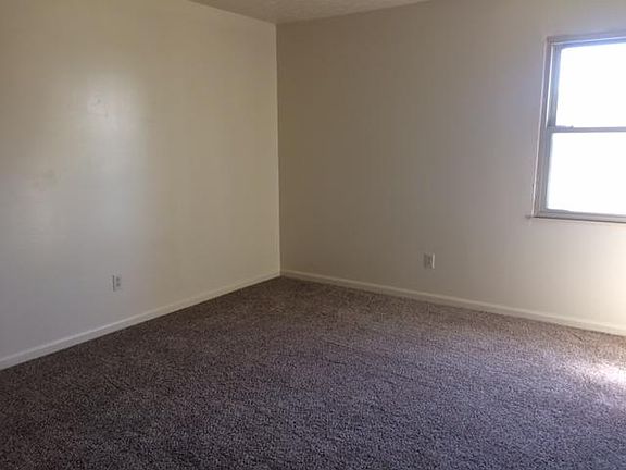 5th image of 2118 Stonebrook Ct APT B