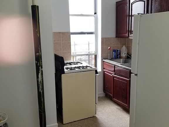 2nd image of 3215 Bainbridge Ave APT 4B