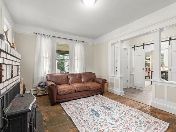 4th image of 80 Allen St