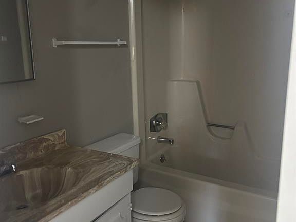 4th image of 2916 Veach Rd