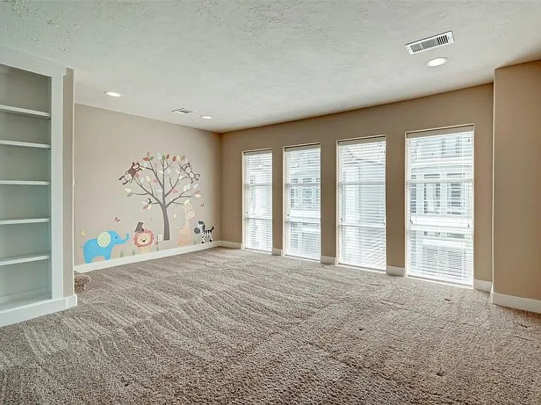 1215 Wentworth St — Photo 20