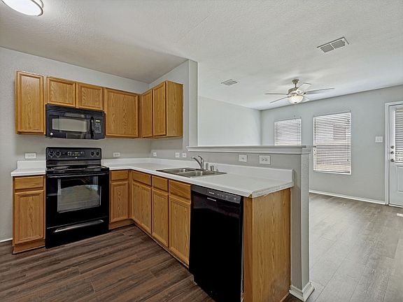 5th image of 1442 Whitewater Dr