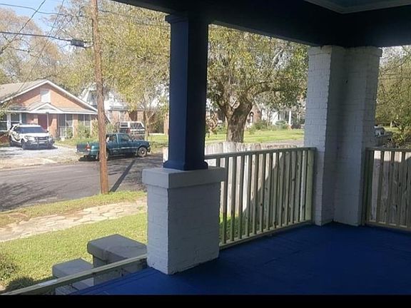 3rd image of 2118 Winona Ave