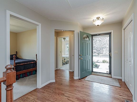 2nd image of 17910 Bay Winds Dr