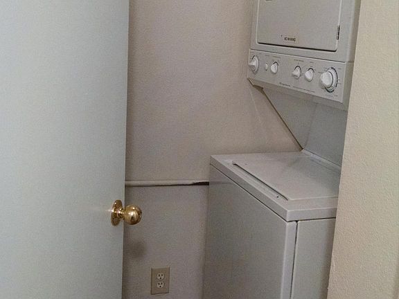 5th image of 251 Camino Real SW