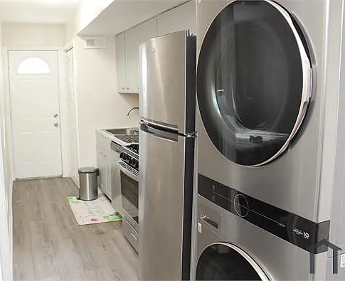 1607 Levis St NE #1 — Photo 11