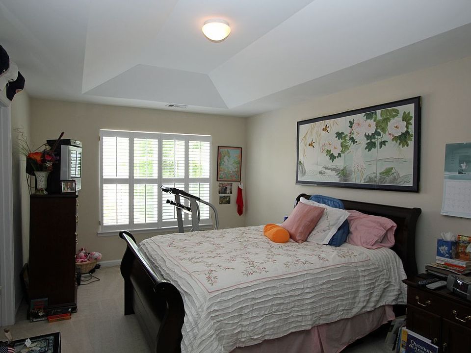 1st image of 18 Rock Side Ct