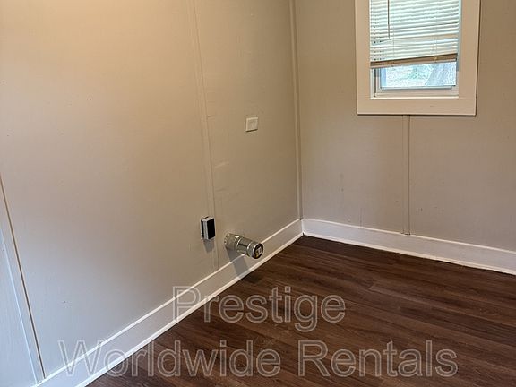 4th image of 1048 Brooks Rd