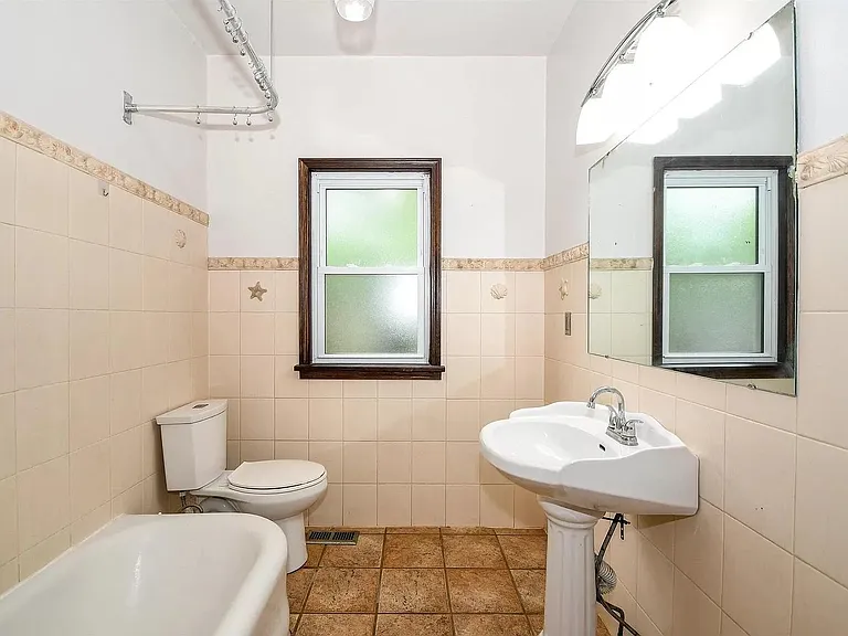1628 W Callender Ave — Photo 8