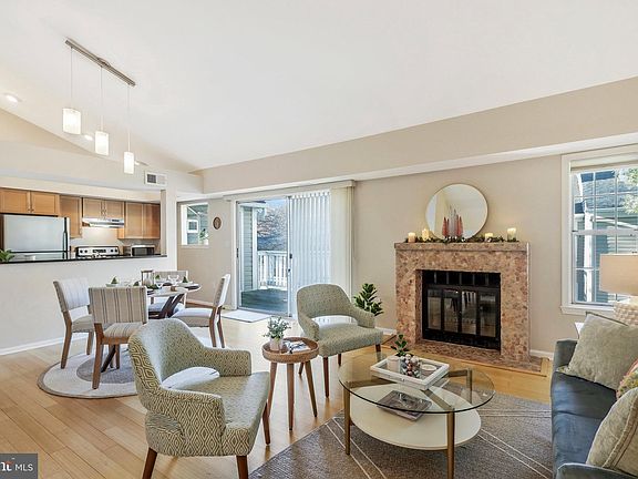 5th image of 2821 S Wakefield St #7