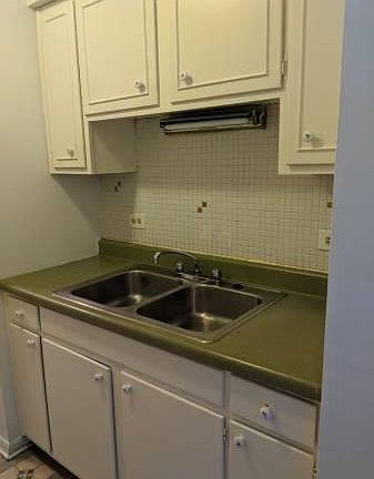 4th image of 542 W Oakdale Ave #405