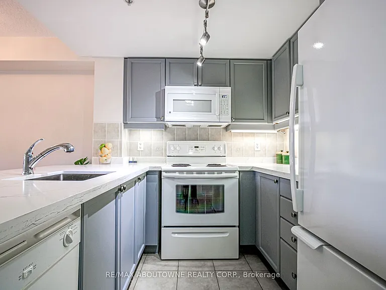 350 Princess Royal Dr #1002 — Photo 5