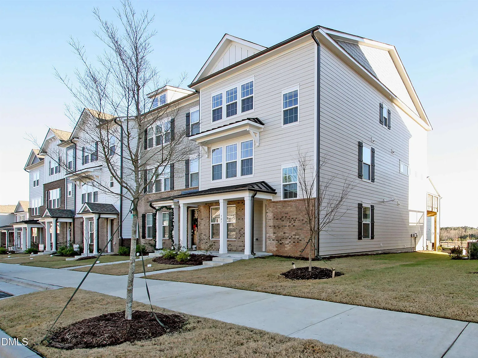 4 bed, 3.5 bath, 2645 sqft, $2,595 — Photo 1
