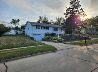 3208 Outlook Dr SW, Cedar Rapids, IA 52404