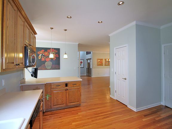 3rd image of 1613 Indian Creek Cir