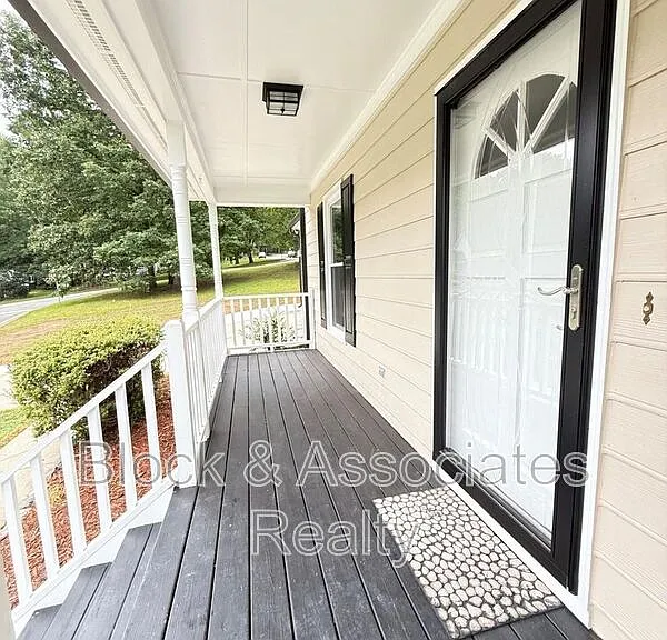 401 Holly Berry Ln — Photo 40