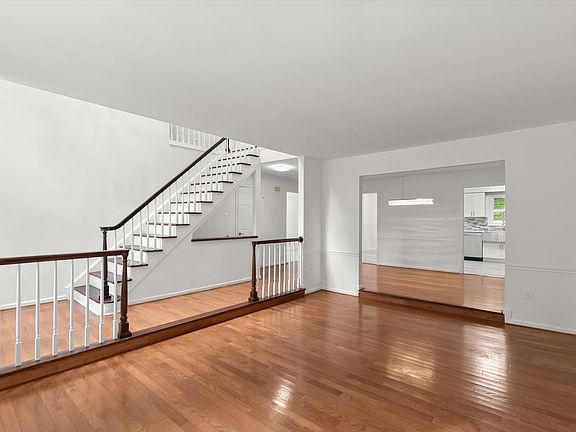 5th image of 1550 McLean Commons Ct