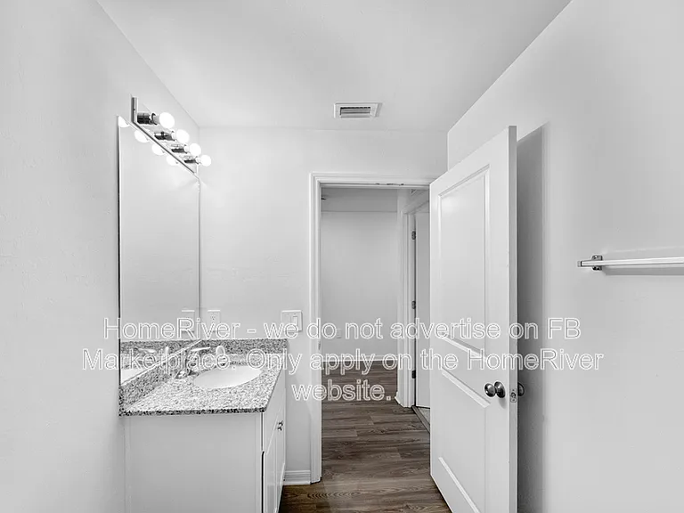 4748 NW 39th Pl — Photo 18