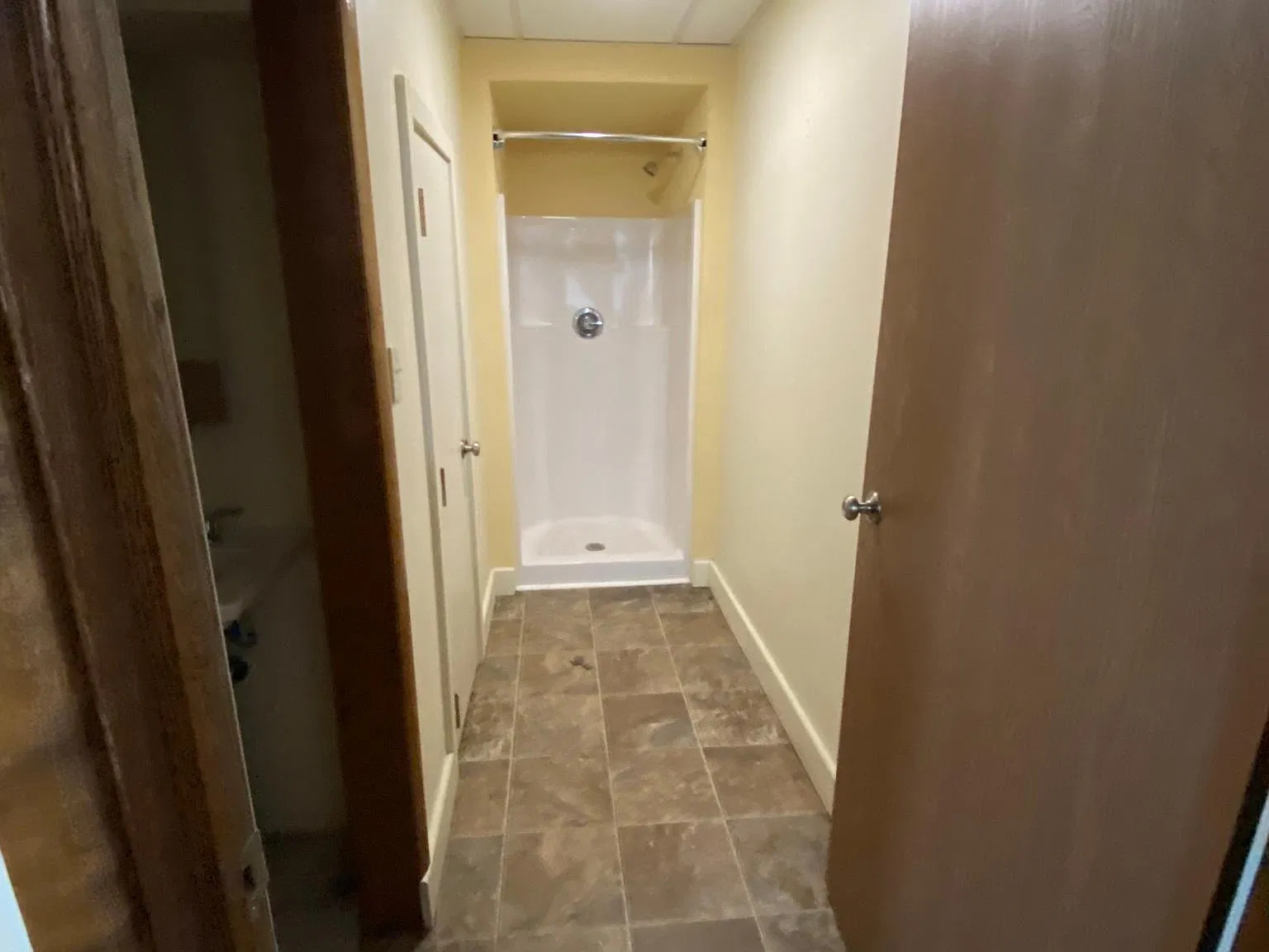 2 bed, 900 sqft, $1,300 — Photo 2