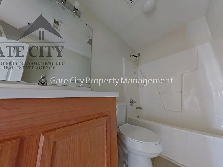 905 Hanahan Ct #1B — Photo 12