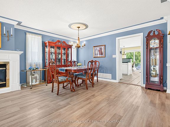 4th image of 657 Roosevelt Dr