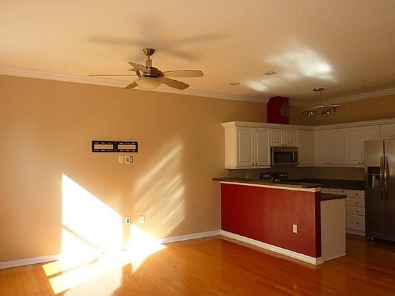 5th image of 411 S Fremont Ave Unit 2