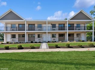 Modern Living, Perfect Location FALL MOVE IN SPECIAL!, Oak Forest, IL 60452