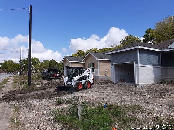 2nd image of 915 Yucca St