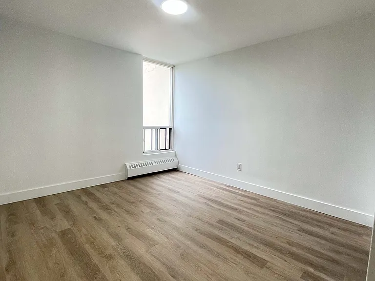 70 Paisley Blvd W — Photo 17