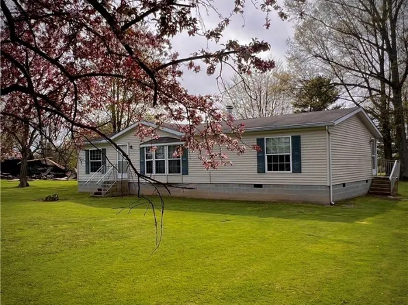 8911 Nichols Rd, Windham, OH 44288