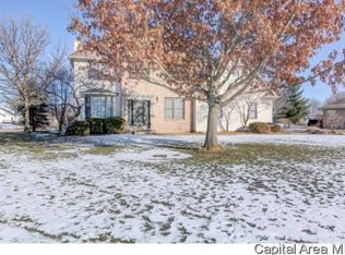 139 Twin Oaks Dr, Chatham, IL 62629