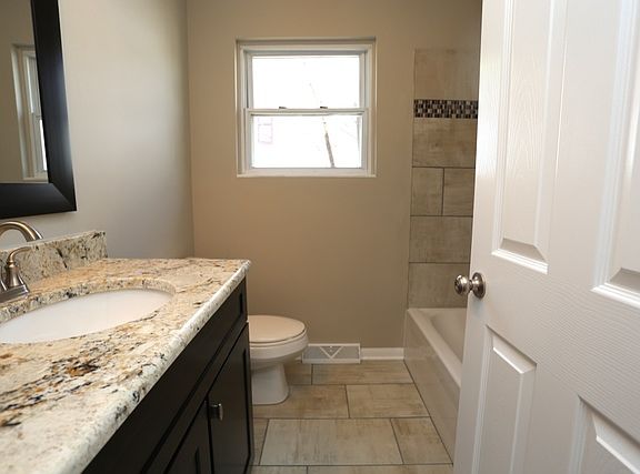 5th image of 33 E Vermont St