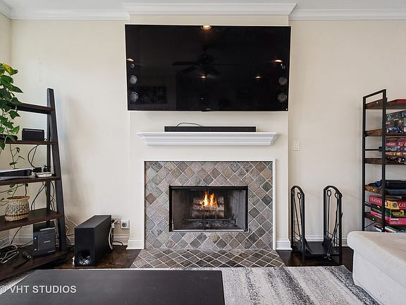 4th image of 4016 N California Ave #3