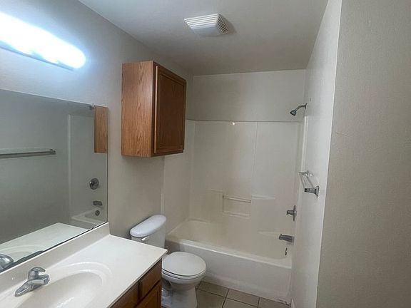 5th image of 810 N Belmont Ave APT A