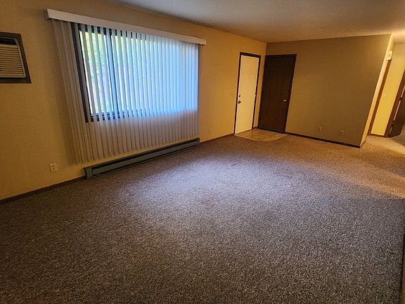 3rd image of 1060 Dutchman Dr APT 3