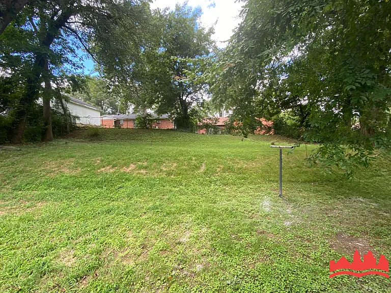 2370 Hillside Ave — Photo 41