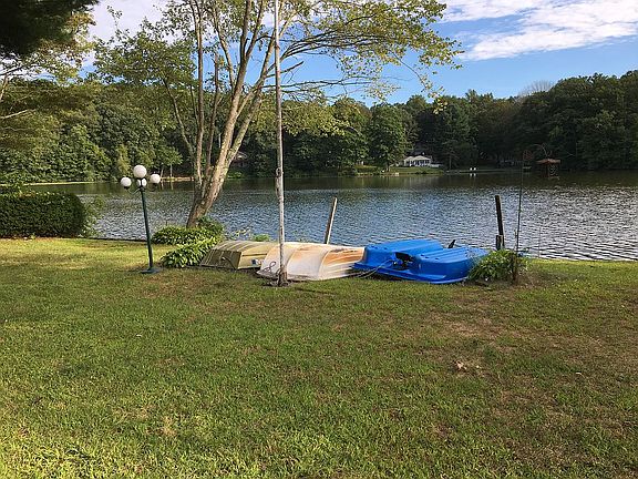 Serene, non motor boat lake