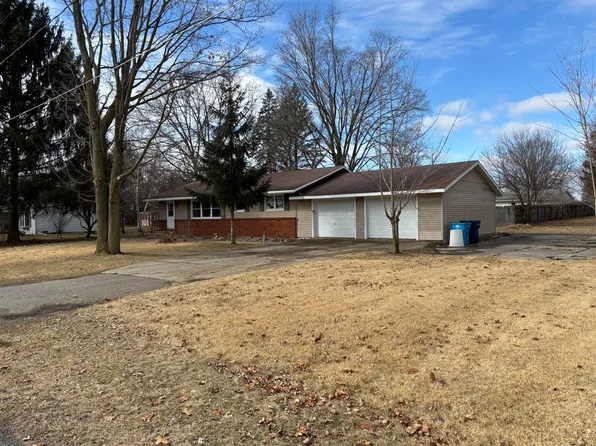1044 Lake Dr, Colon, MI 49040