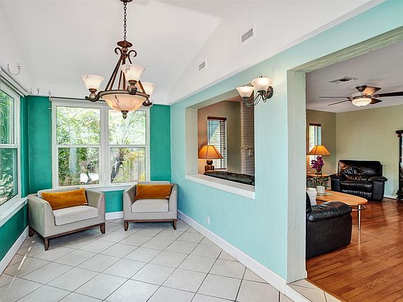 5th image of 809 NE 16th Court
