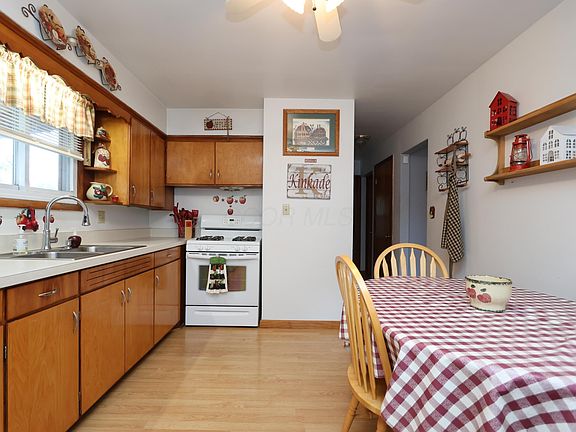 5th image of 395 Auburn St