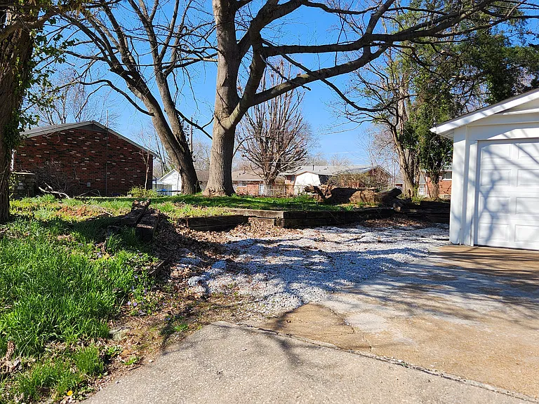1115 Reale Ave — Photo 21