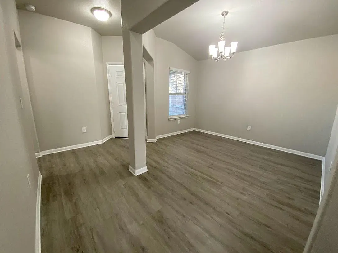 4 bed, 2.0 bath, 1787 sqft, $2,250 — Photo 3