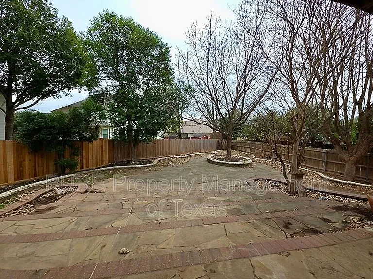 1103 Seton Hall Ln — Photo 31