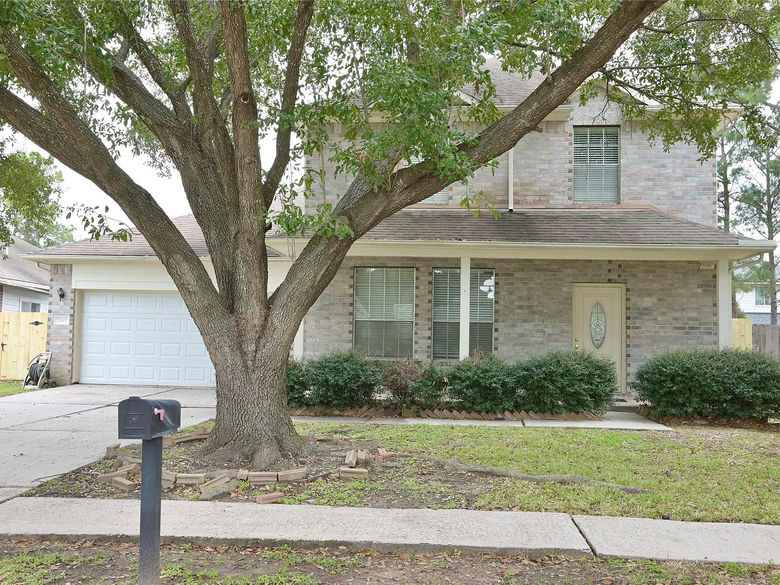 4 bed, 2.5 bath, 2264 sqft, $2,100 — Photo 2
