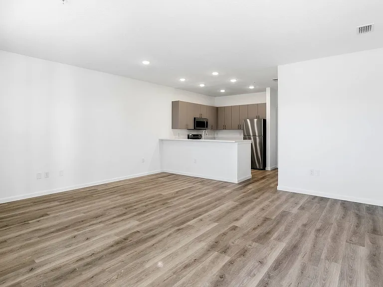 Venture Apartments — Photo 18