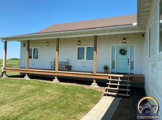 899 Iris Rd, Burlington, KS 66839