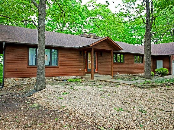 2nd image of 16048 Cypress Ln