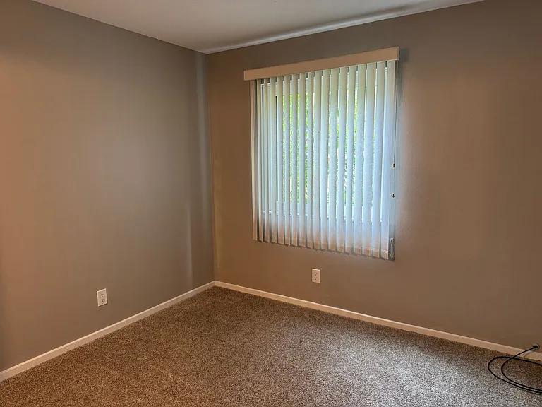 Goodhue Apartments — Photo 10