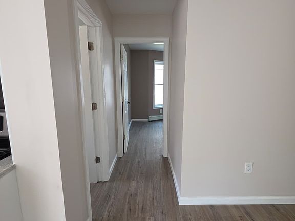 5th image of 429-431 Burnside Ave